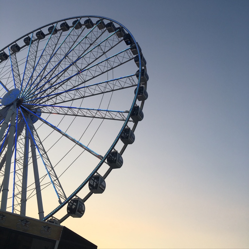 等等依依响当当