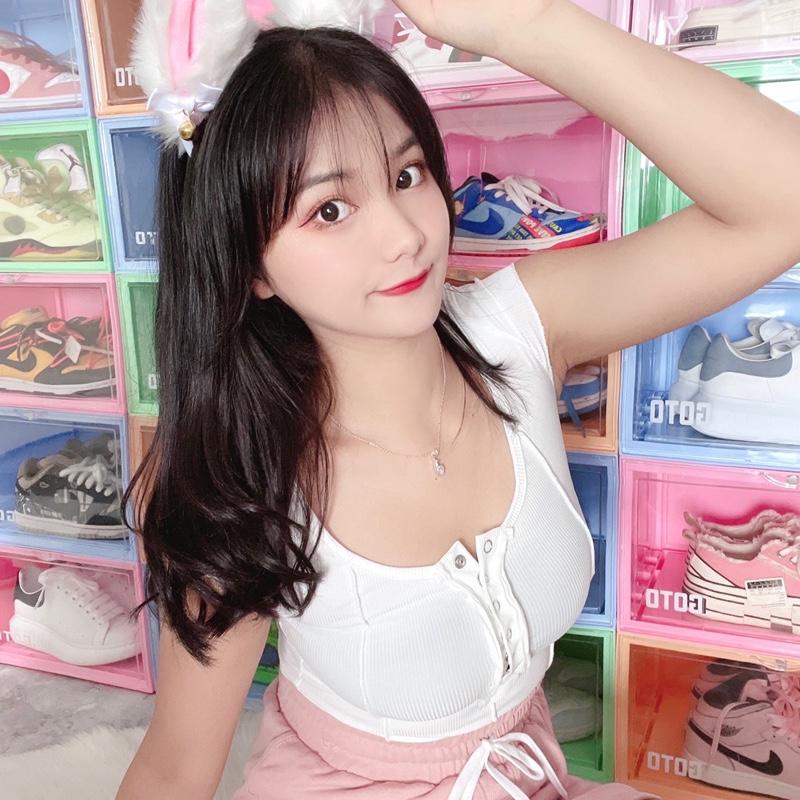 一只大眼兔子哇