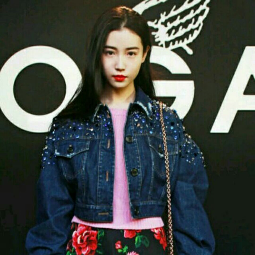 万圣骷髅裡的少年