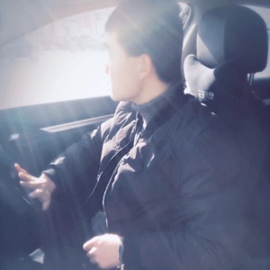 Cynicism，玩世不恭。