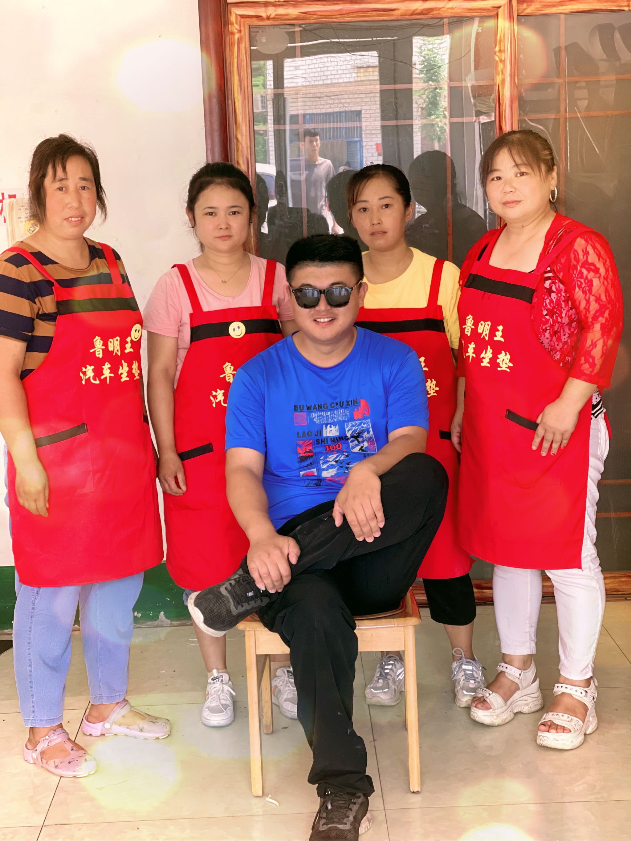 老班长的汽车坐垫工厂