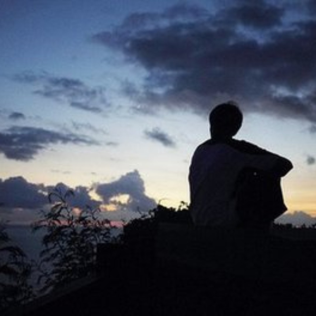 带着帽子去吃烤串