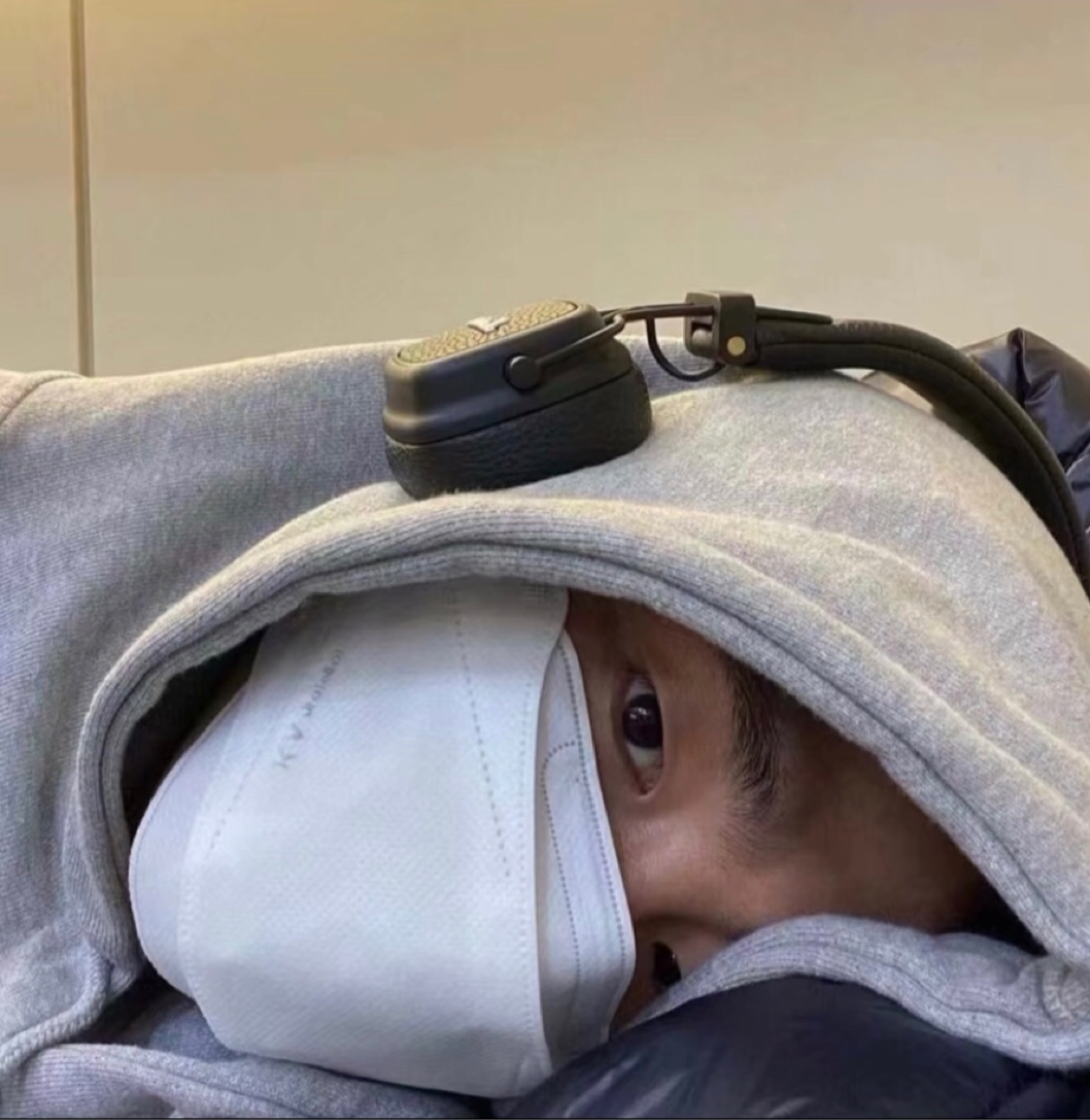 扯到我的腿毛了