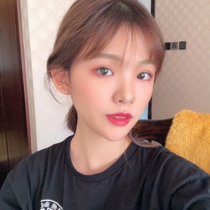 卖衣服女孩solh1