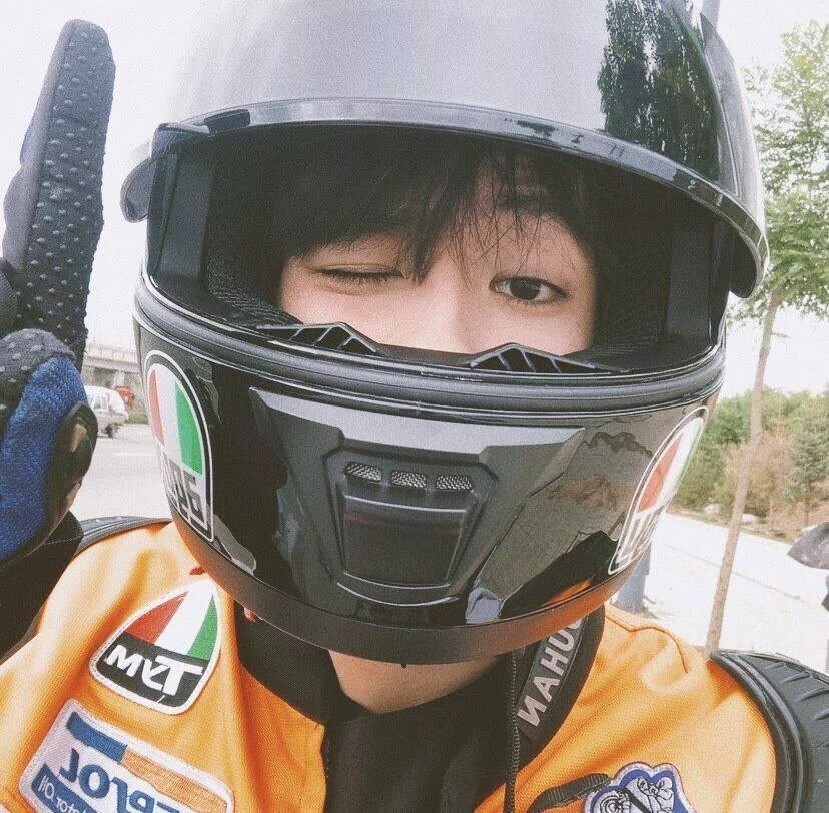 凌晨三点半的酒吧