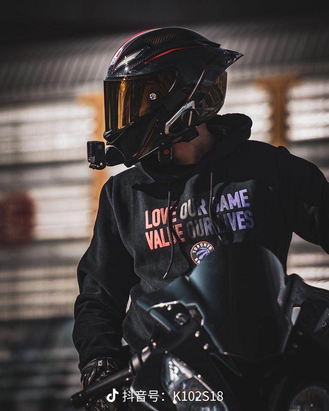 骑着单车的小买家