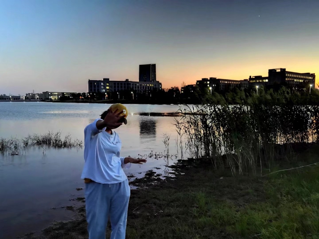 灰黑色的墨脱花椒