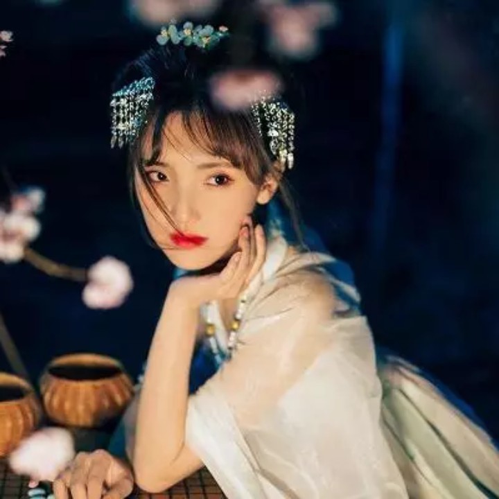 万绿丛中红一点?