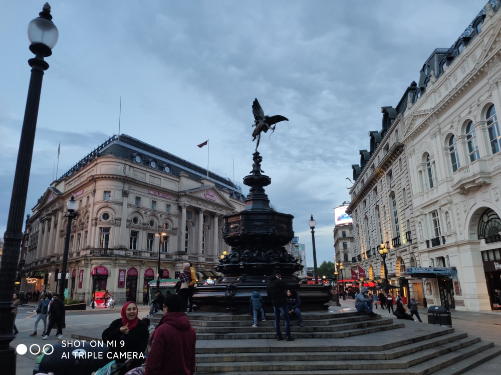 孙笑川暴打白金汉宫老太