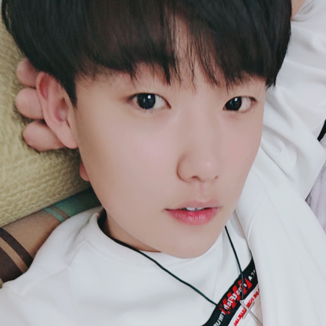 眉间血笑意敛尽芳华