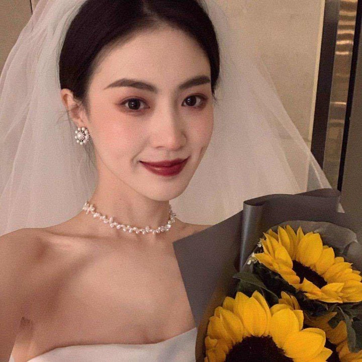 咖啡色的管唇兰属