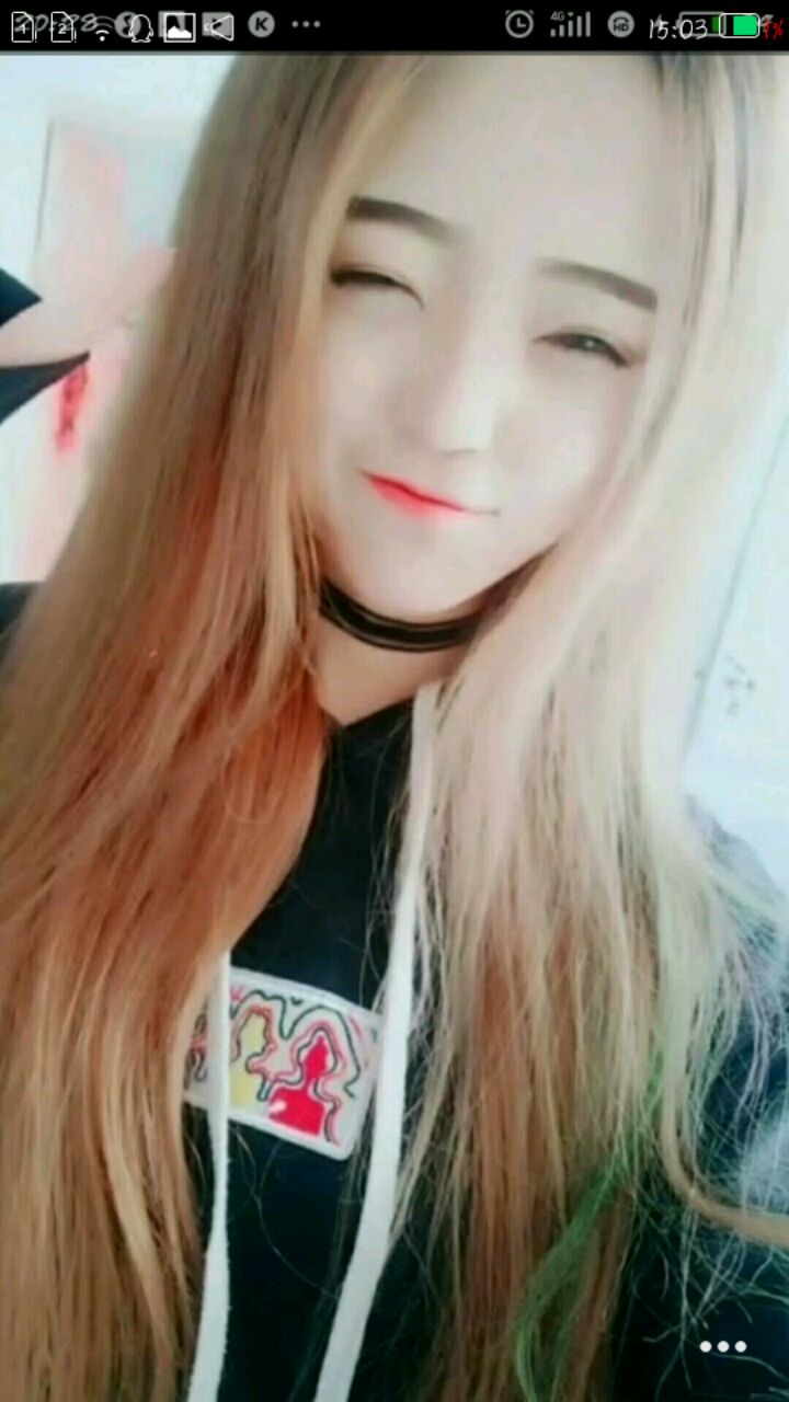 紫红色的观赏牡丹