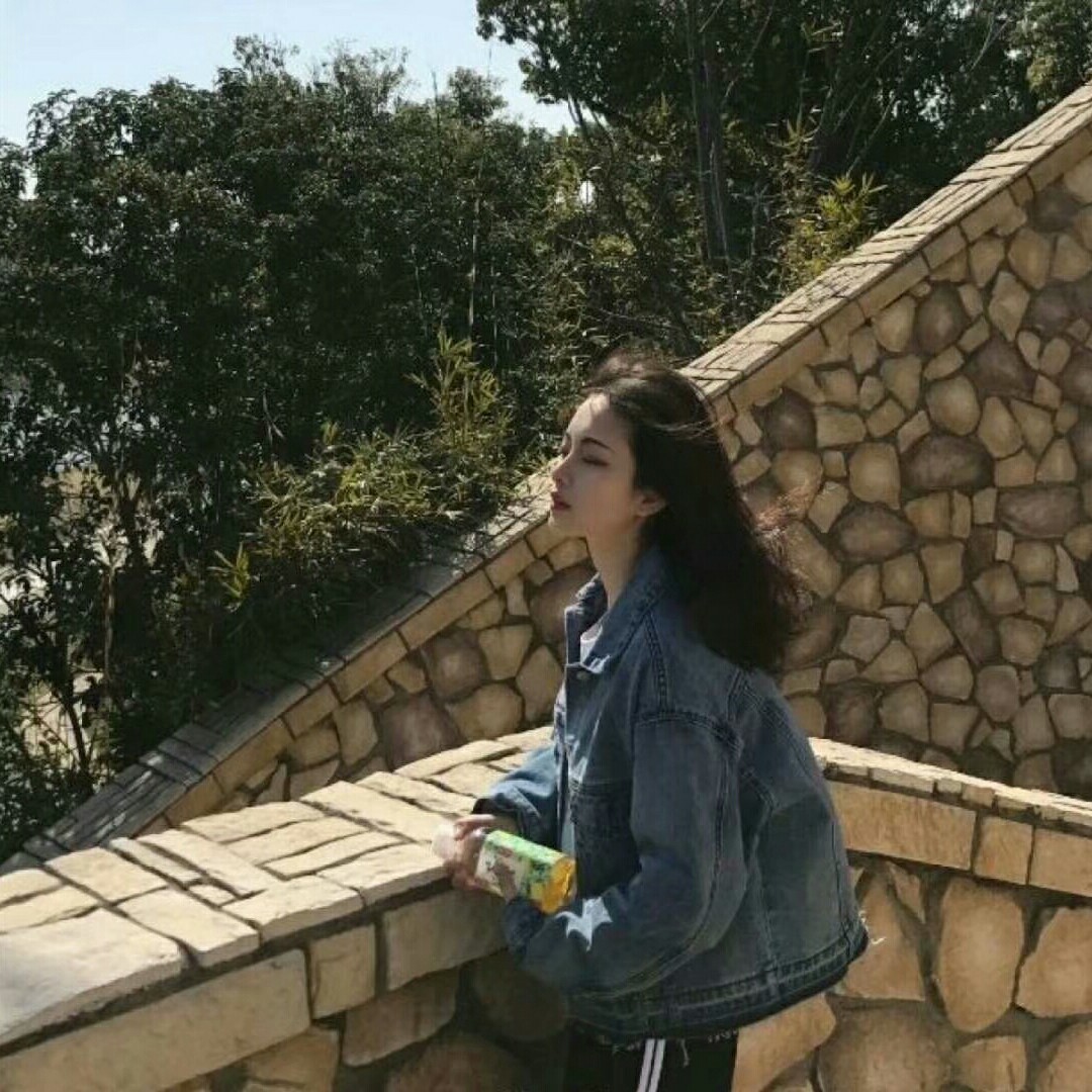 爱吃长寿薄脆的小格子