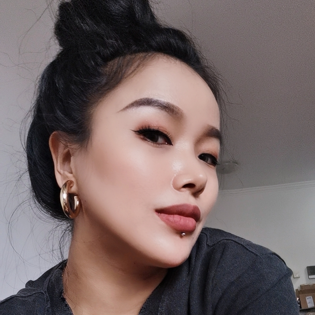 一顾倾人城，在顾倾人国