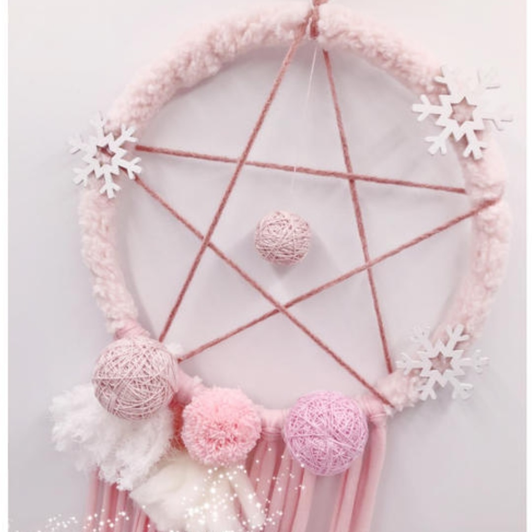 深红色的袖珍睡莲