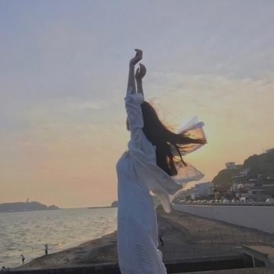 朱红的一串红唇