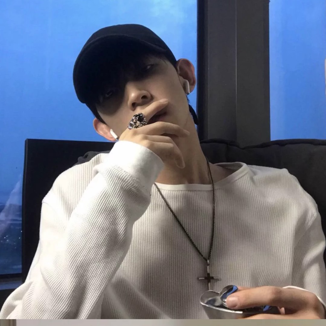 爱吃干烤淡菜的纪年