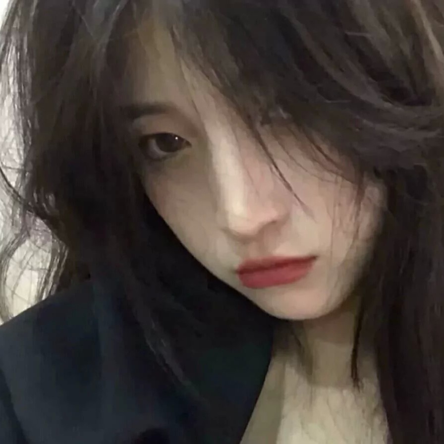 爱吃肉丝炒饼的小格子