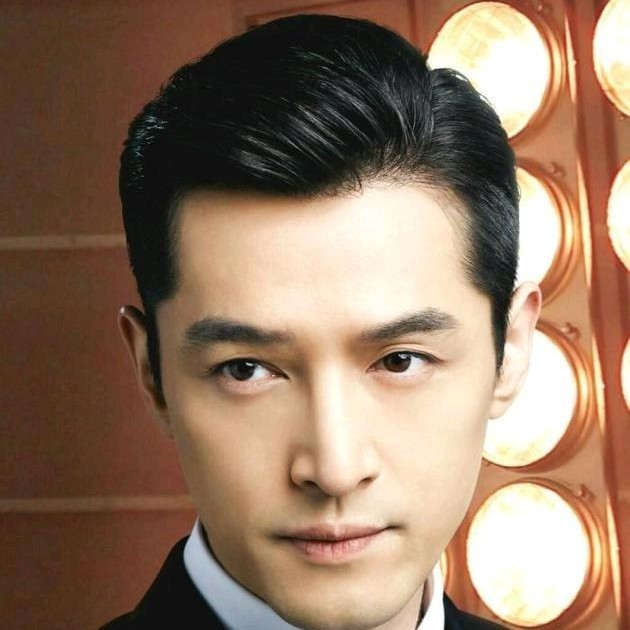 西装不扣假正经