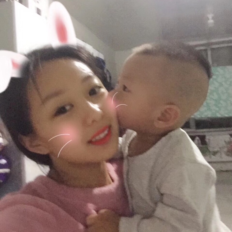 大儿子爱吃棒棒糖