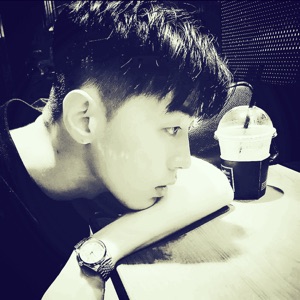 奔跑的小白熊曼柳