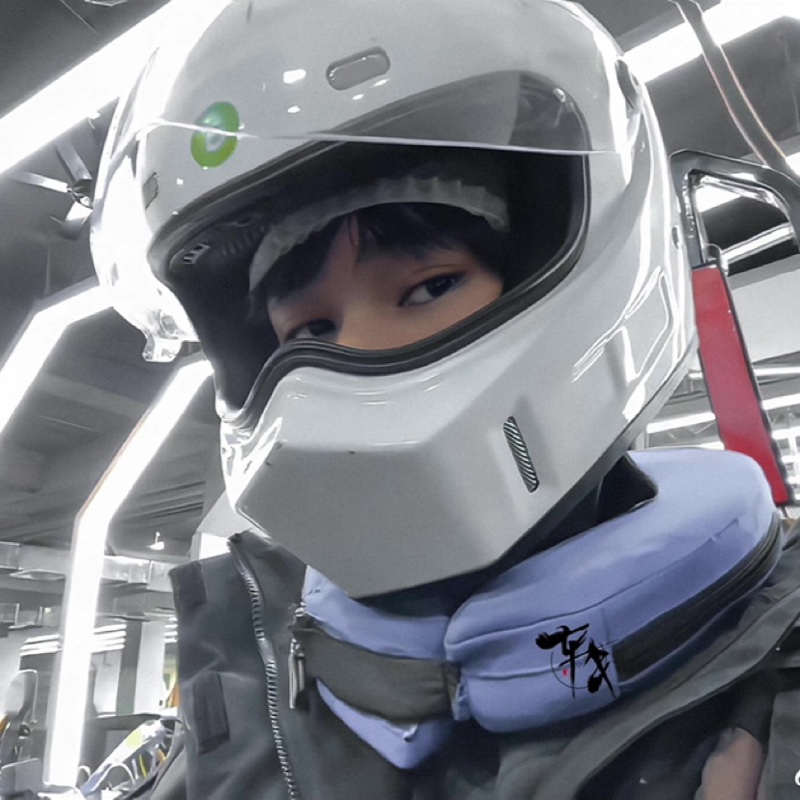 斑驳年华谁与共