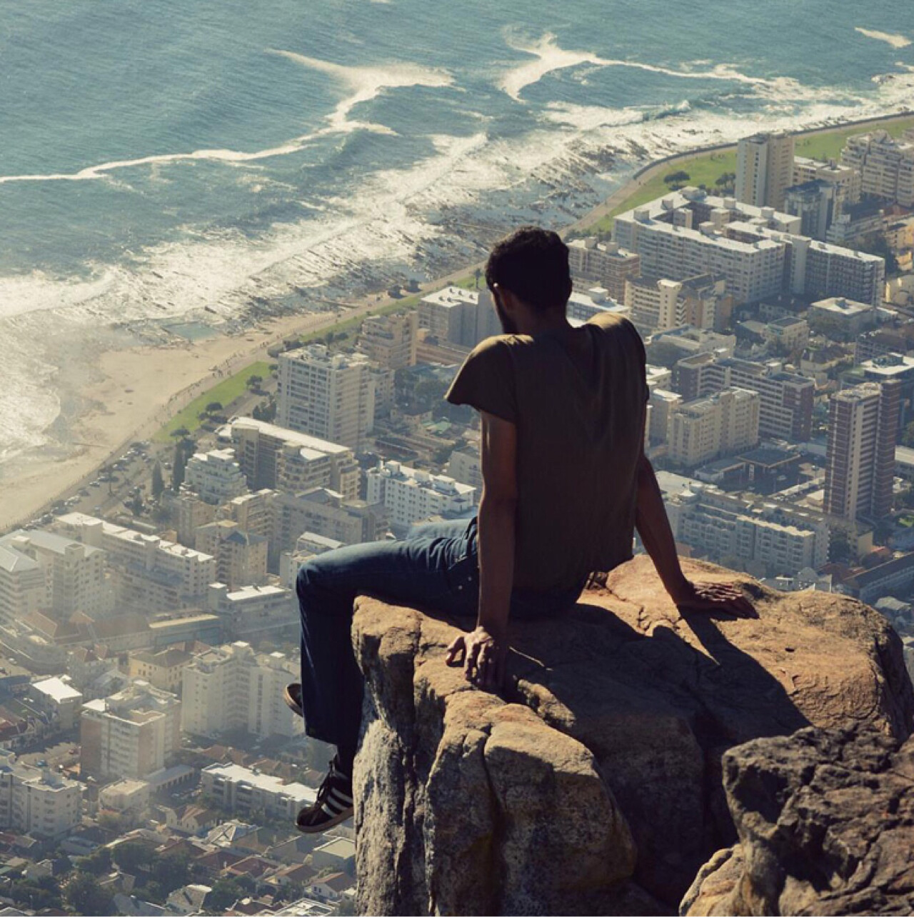 爱吃糖水草莓的久伴