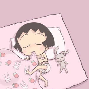 眯着眼睛晒太阳的小猪