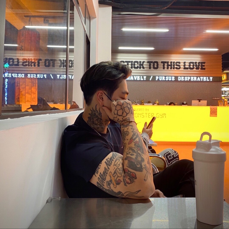 爱撸铁的汶诺诺