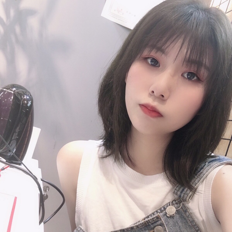 黑乎乎的丝柏戴佳