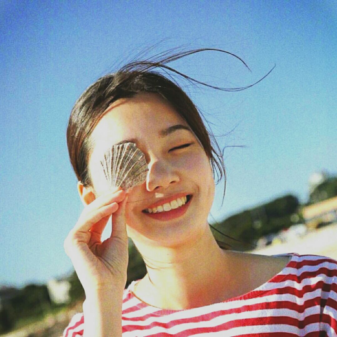 爱笑的姑娘长皱纹