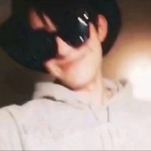 大佬咬了口汉堡