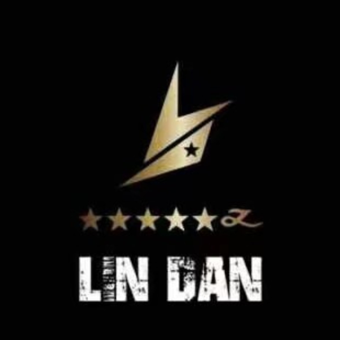 只卖羽球装备的小青年