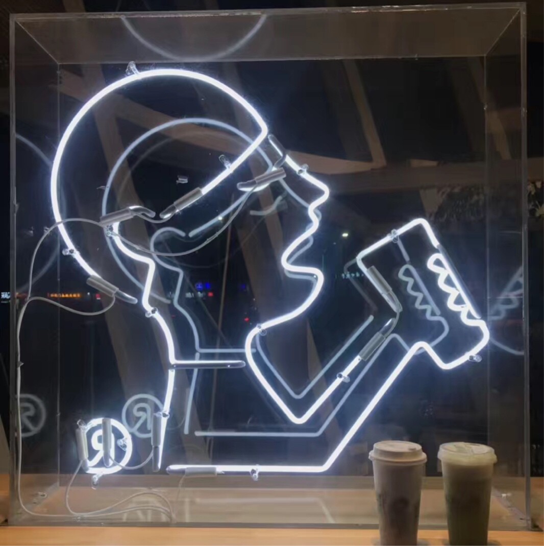 瑟瑟发抖的小渔民