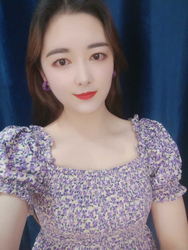 艾小白7年化妆品实体店