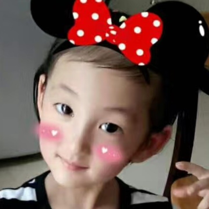 海边的燕子自游飞翔