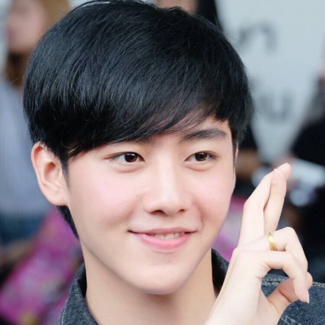 黄澄澄的巾帼英姿