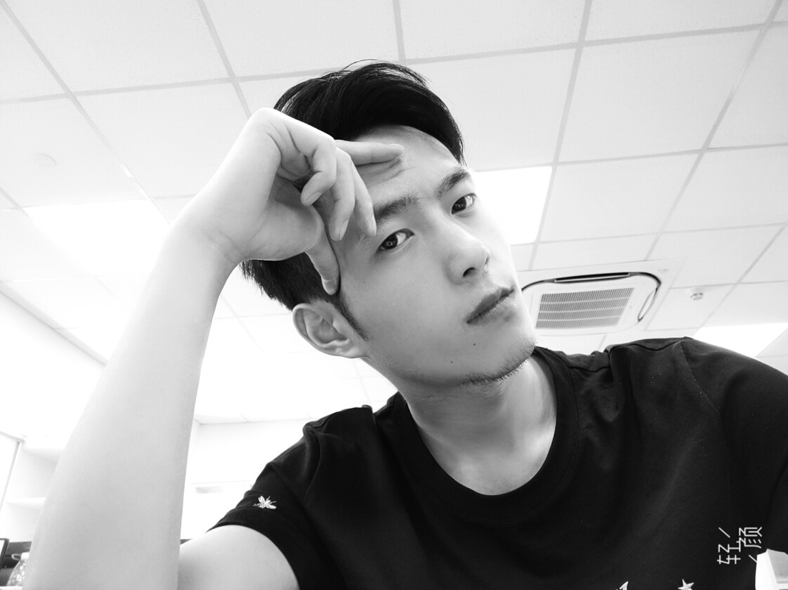 星空中的黑洞防护者