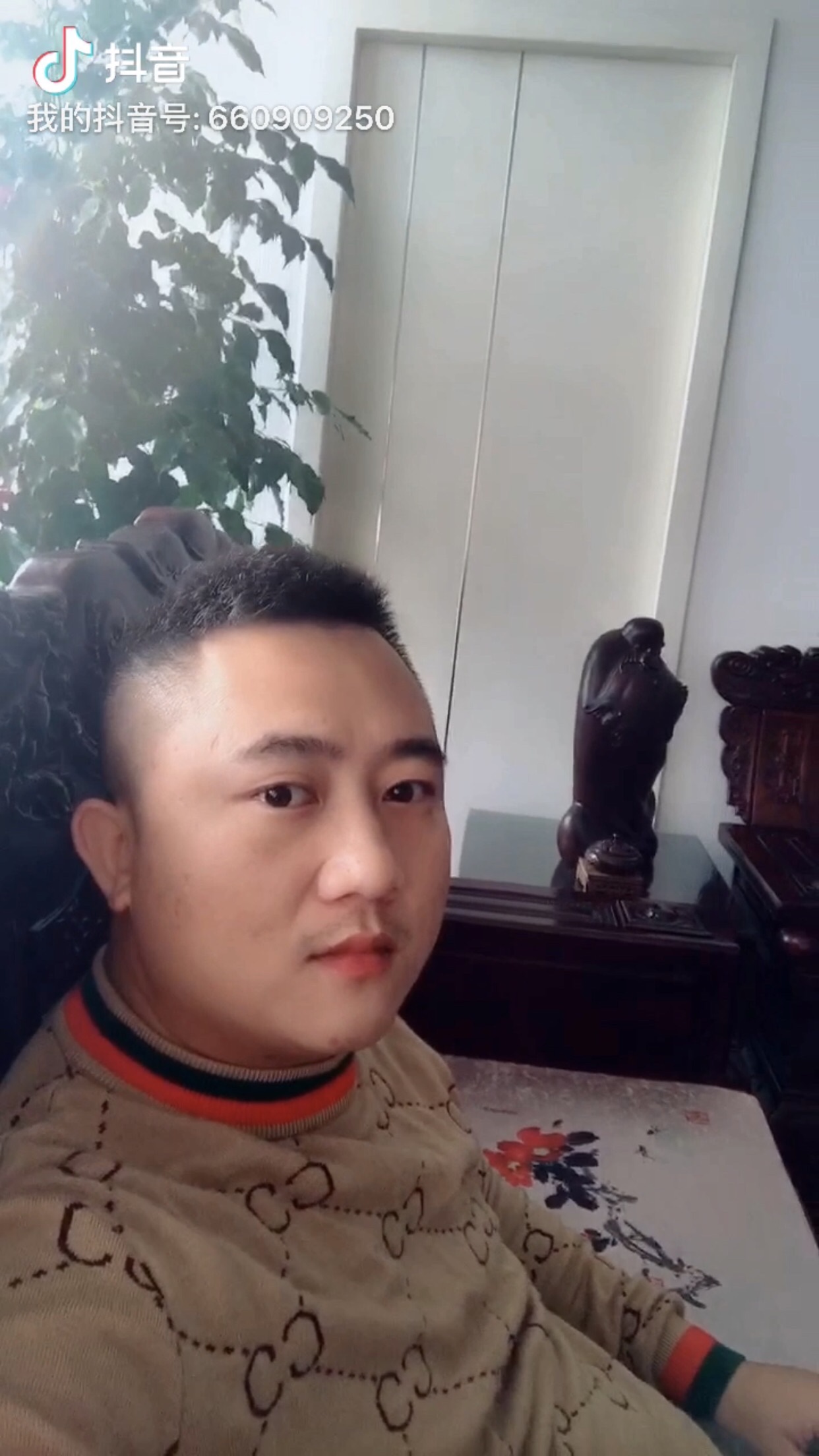 巴黎的雨打湿了东京的夜