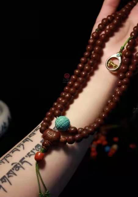 商业街自立的椰子