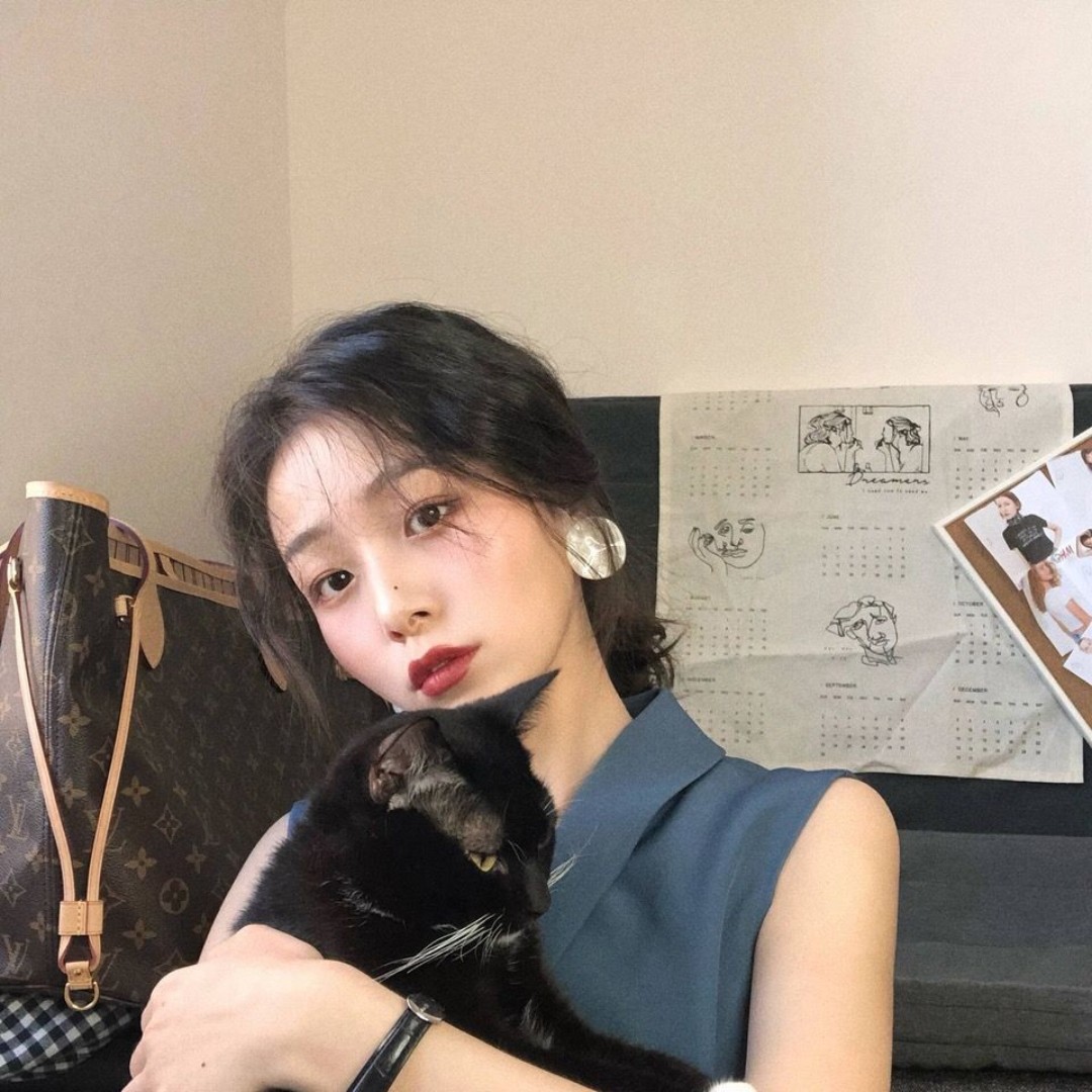 爱吃白鲢鱼的小鲤鱼