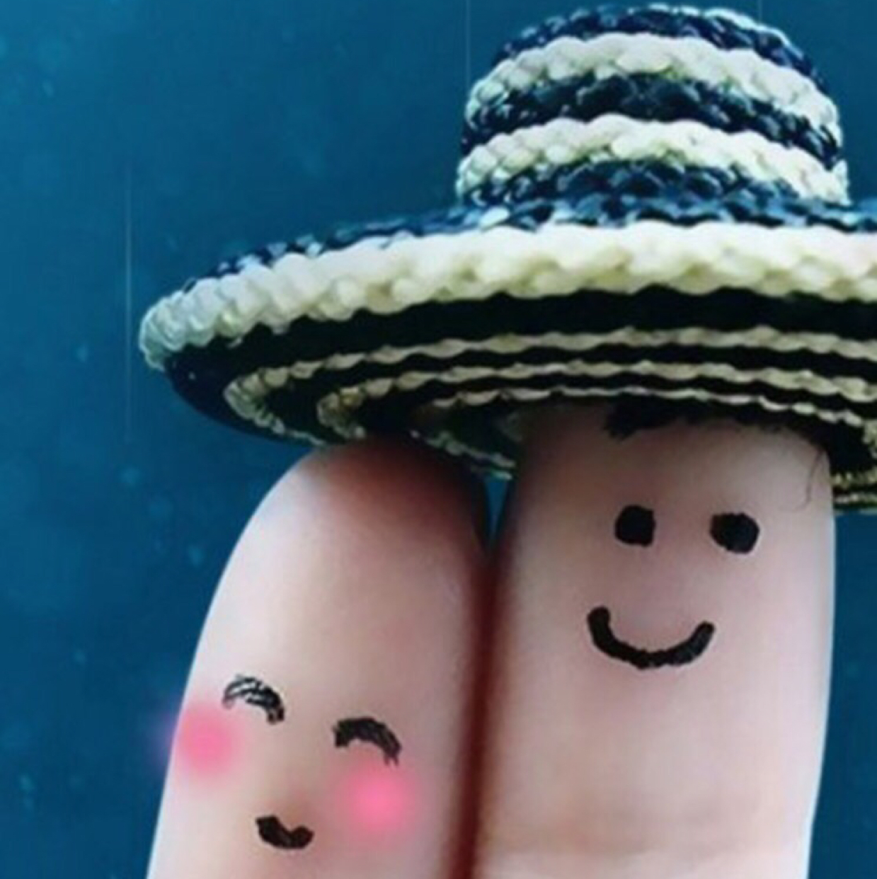 碧海蓝天，只等风的到来。