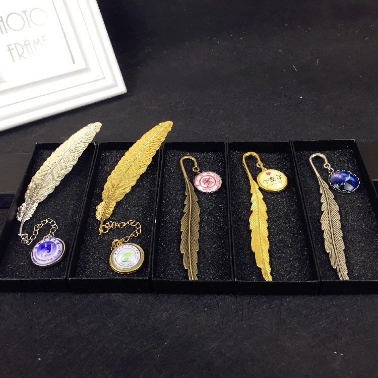 金属羽毛书签订做照片刻字大学校徽活动礼品定制logo毕业礼物批发