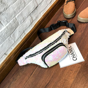 白色休闲斜跨女包