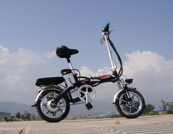 力威锂电池折叠电动车试用展示