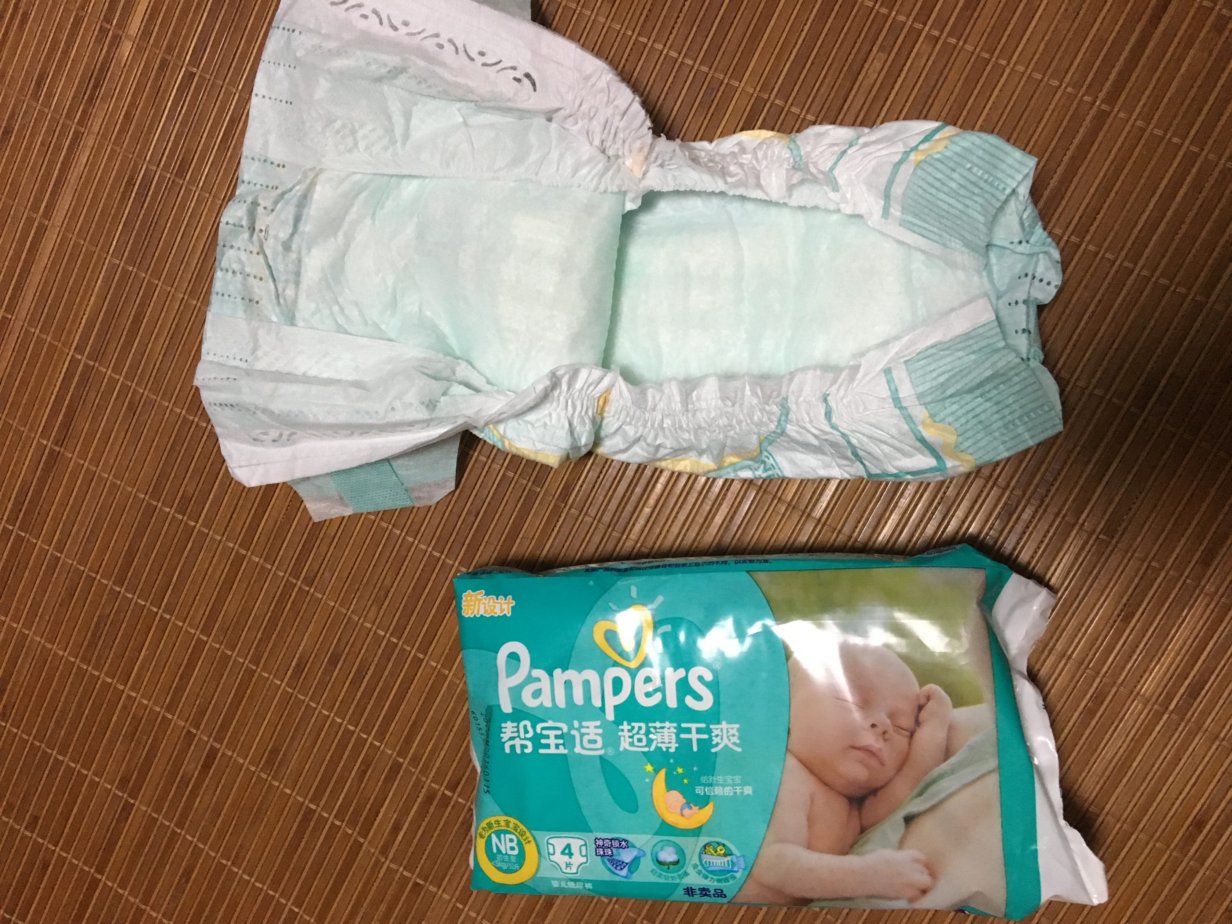 帮宝适虫虫弹力侧腰围拉伸力长达两倍,有效减少空隙,相信能让宝贝活动