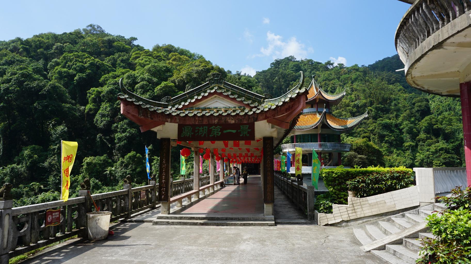 蝴蝶谷特色: 蝴蝶谷是鼎湖山风景区的最佳景点和拍照区,蝴蝶谷上的