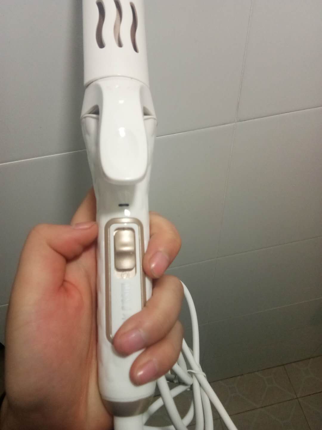 直卷两用不伤发卷发棒内扣夹板怎么样?质量如何,安全吗,真实使用感受,第4张 直卷两用不伤发卷发棒内扣夹板怎么样?质量如何,安全吗,真实使用感受,第4张