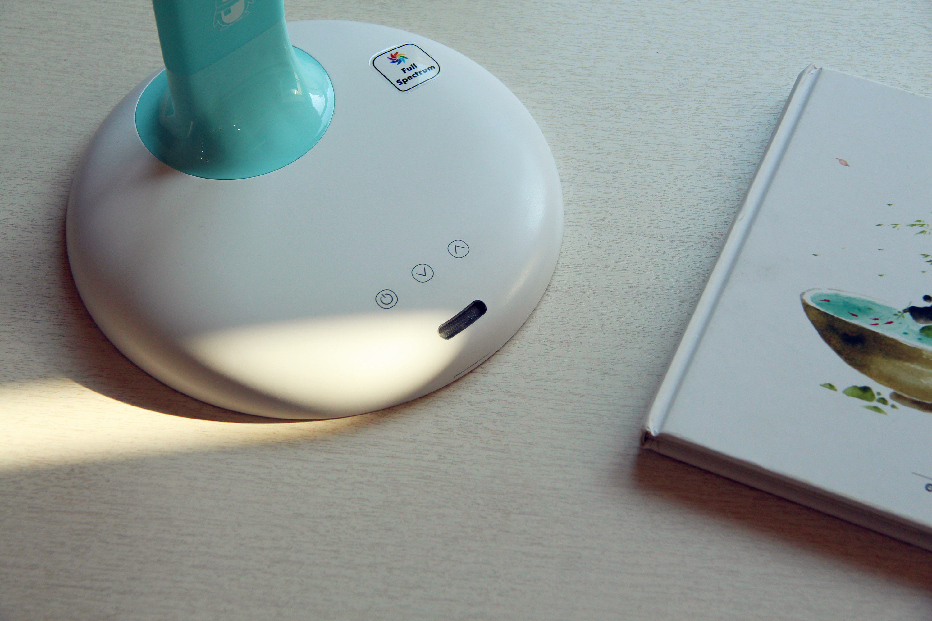 腾讯qqfamily台灯怎么样入手qqfamily儿童学生护眼台灯k8epro爱迪思旺