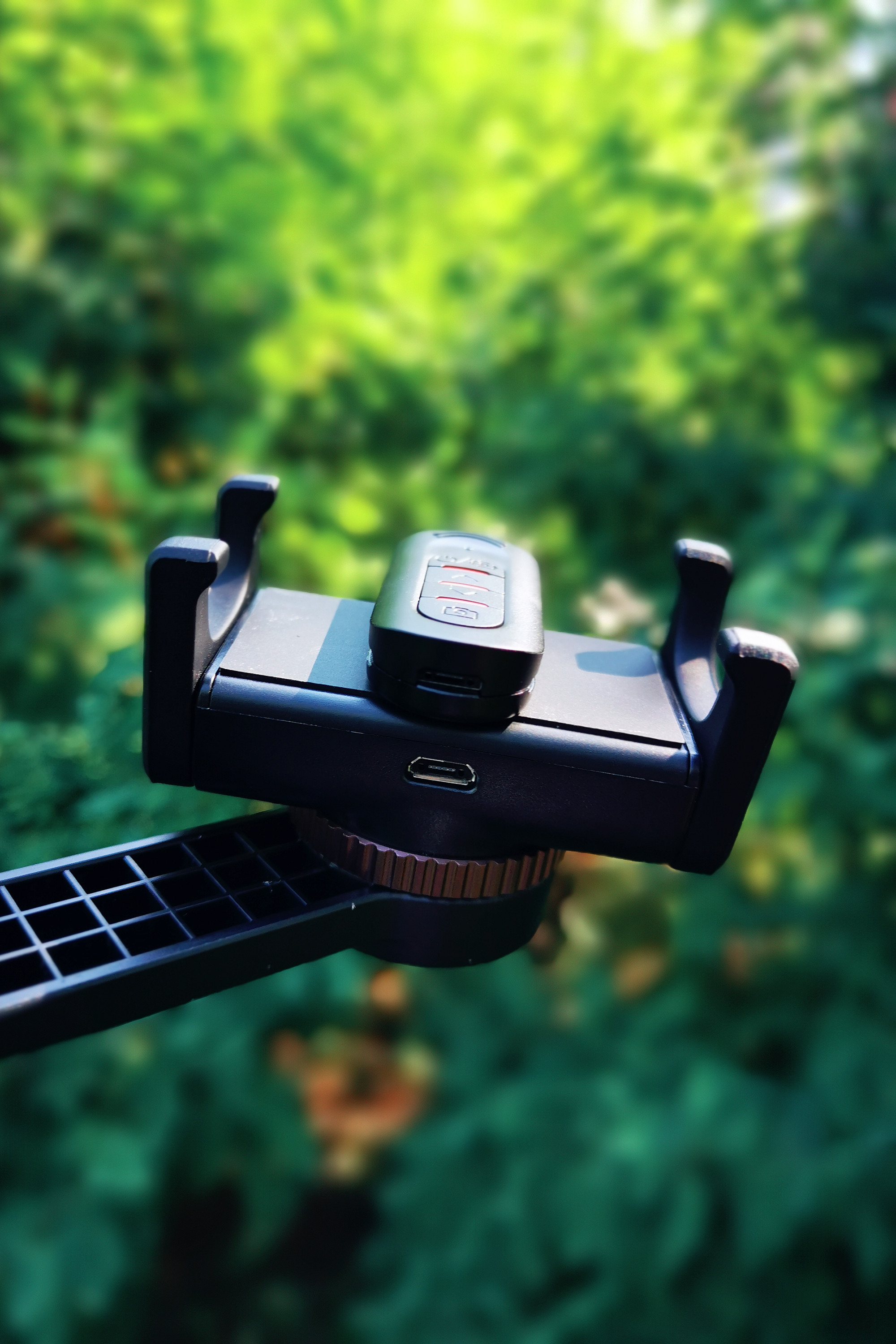 防抖云台自拍杆是正规厂商生产的吗效果好吗亲自使用后评测